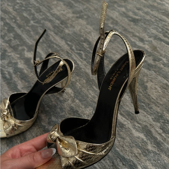 Saint Laurent Anouk Metallic
Snakeskin Bow Sandals size 37 1/2 - Picture 5 of 5